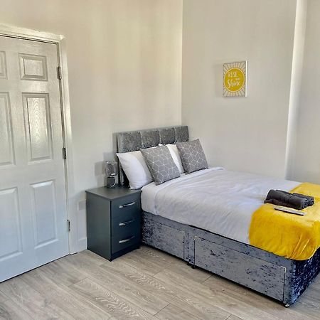 Cheerful 1 Bed Apartment Cardiff City Centre - Penarth Rd Стая снимка