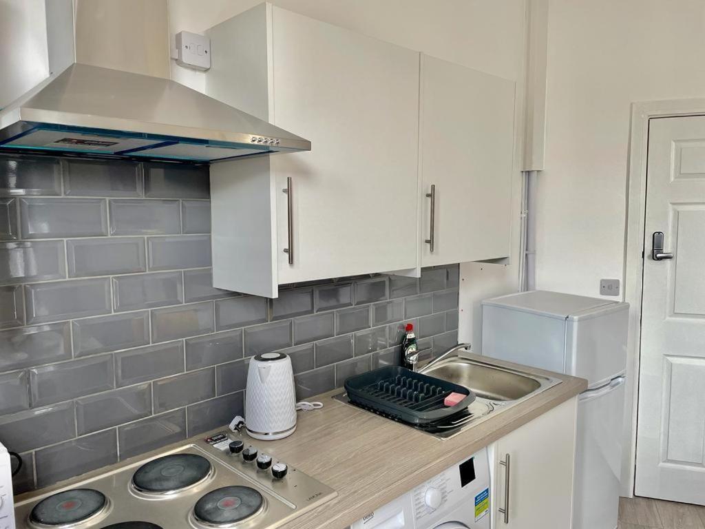 Cheerful 1 Bed Apartment Cardiff City Centre - Penarth Rd Екстериор снимка
