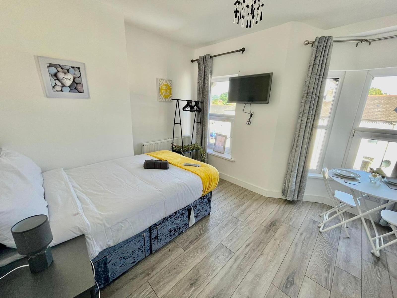 Cheerful 1 Bed Apartment Cardiff City Centre - Penarth Rd Стая снимка