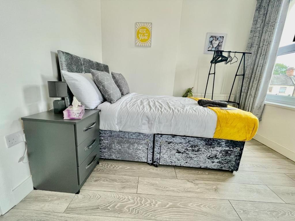 Cheerful 1 Bed Apartment Cardiff City Centre - Penarth Rd Стая снимка