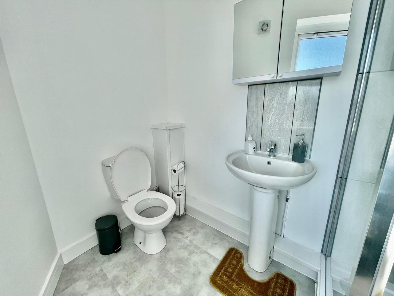 Cheerful 1 Bed Apartment Cardiff City Centre - Penarth Rd Стая снимка