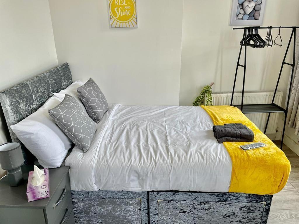 Cheerful 1 Bed Apartment Cardiff City Centre - Penarth Rd Стая снимка