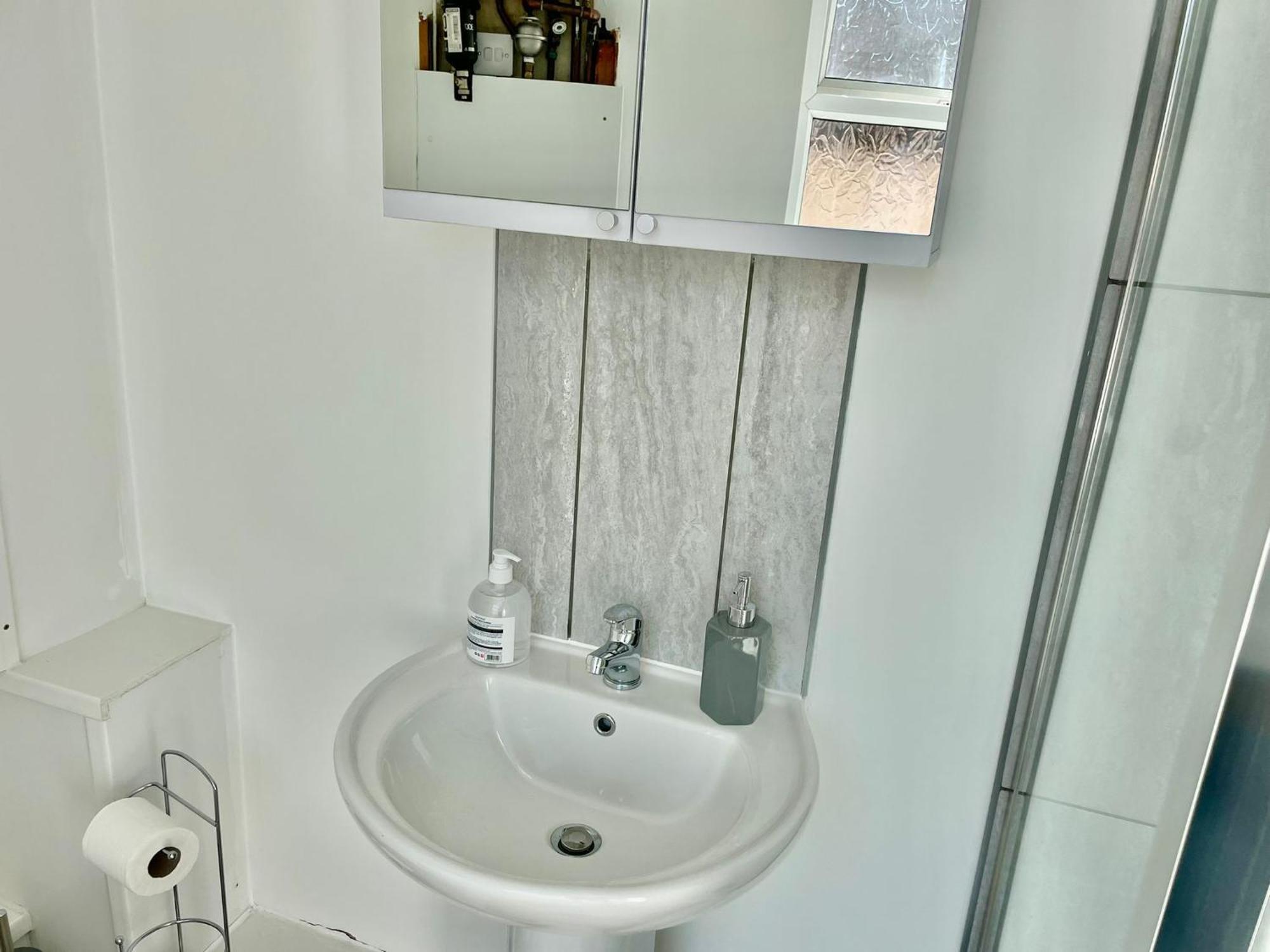 Cheerful 1 Bed Apartment Cardiff City Centre - Penarth Rd Стая снимка